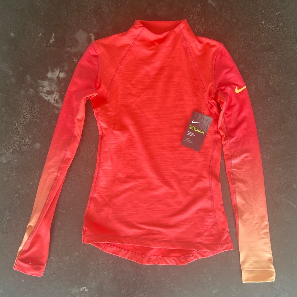Nike woman’s pullover